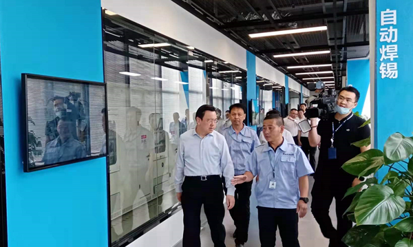 苏州高新区党工委书记方文浜参考英威腾车间
