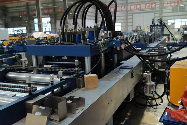 英威腾DA200伺服产品在C、Z互换檩条机上的应用