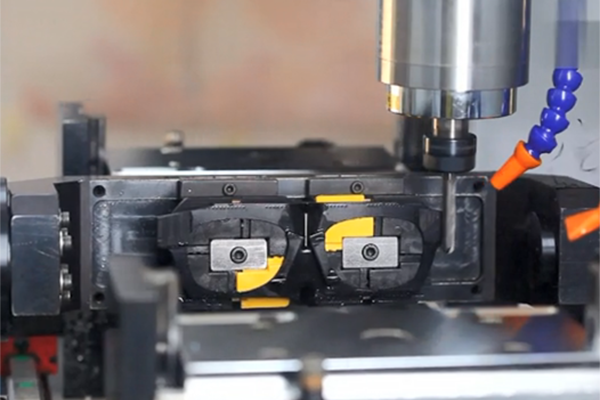 英威腾DA200伺服在多轴眼镜框机上的应用